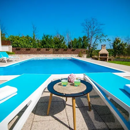 Tia - With Private Pool *