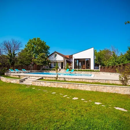 Tia - With Private Pool Villa Čitluk