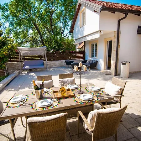 Tia - With Private Pool Villa *
