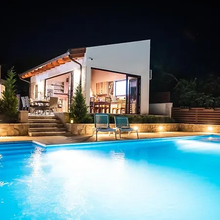 Tia - With Private Pool Villa *