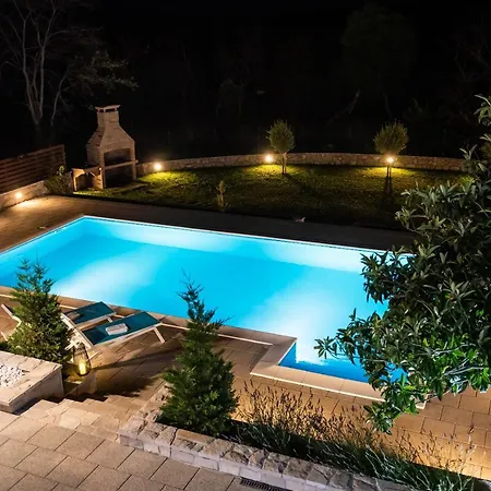 Tia - With Private Pool *