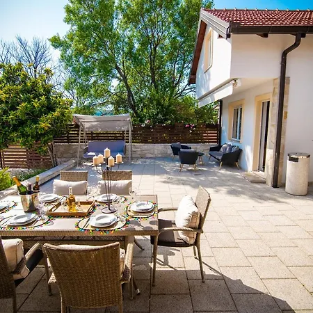 Tia - With Private Pool *